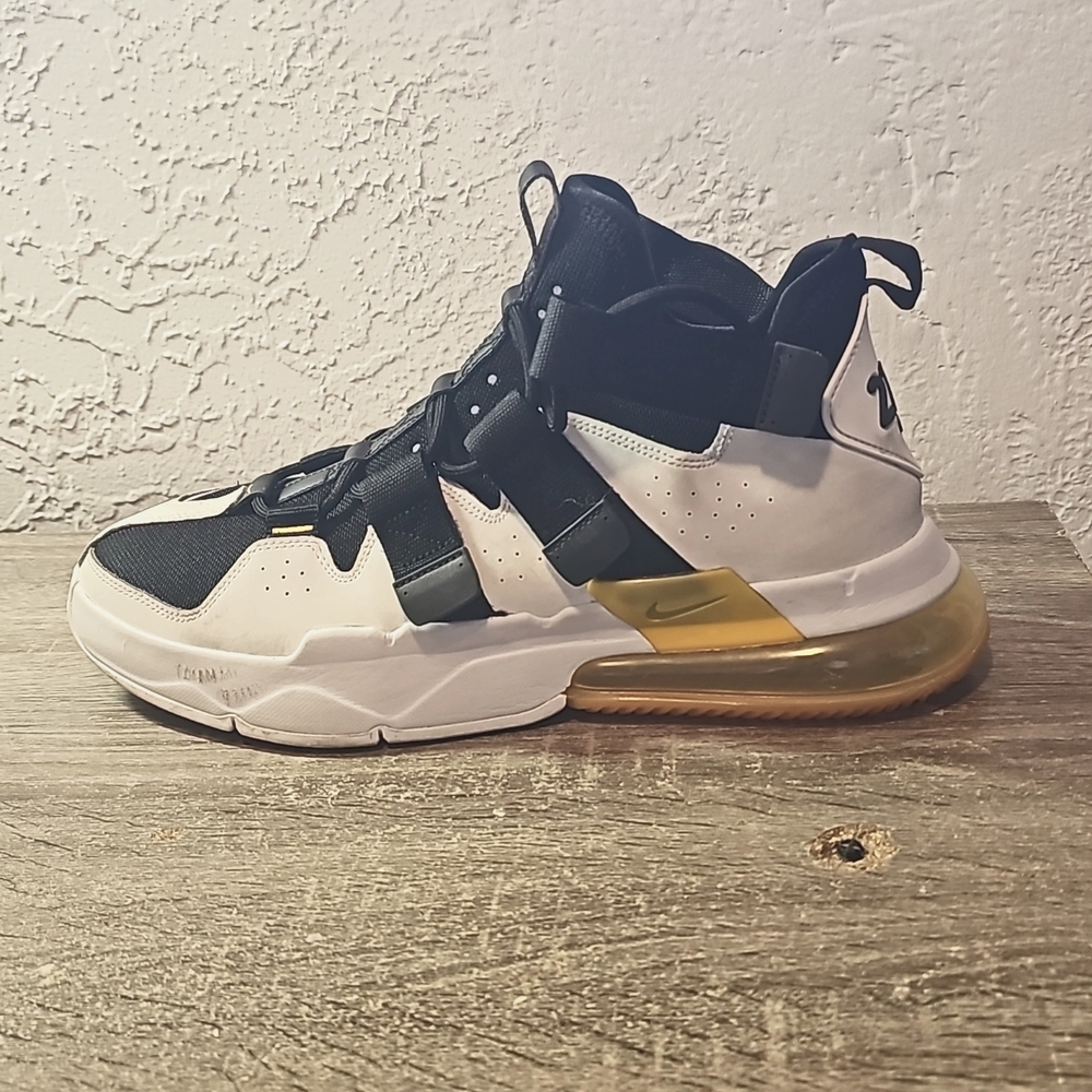 NIKE SNEAKERS
